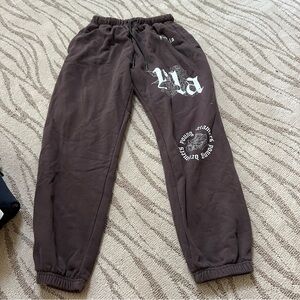 Youngla for her sweatpants M